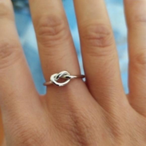 Stainless Steel Love Knot Ring - Gold or Silver - Picture 2 of 8